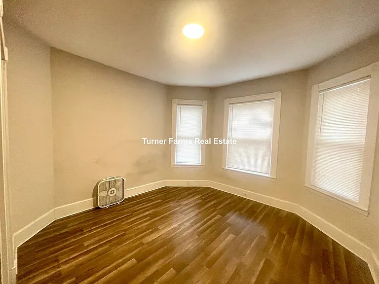 45 Crescent Ave #1R — Photo 2