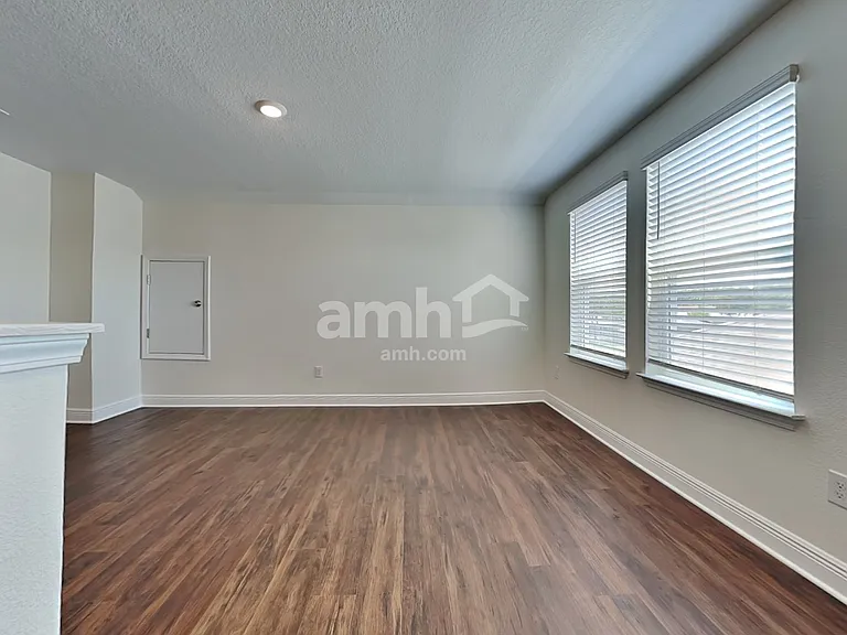 27537 Saint Andrews Ave — Photo 10