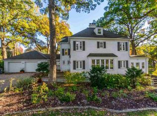 1927 Ridgeway Dr SE, Cedar Rapids, IA 52403