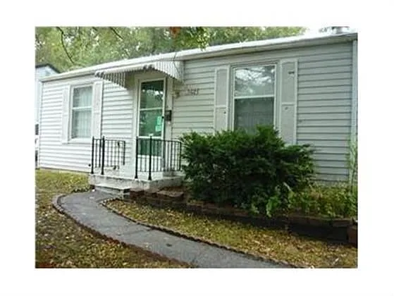 3922 Edmundson Rd photo 1