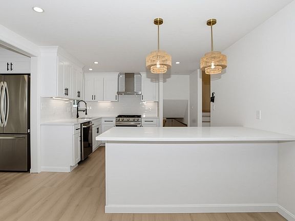 3rd image of 33 Cheryl Ln