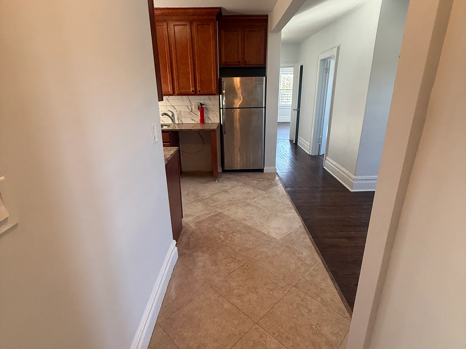 3 bed, 1000 sqft, $3,000 — Photo 3