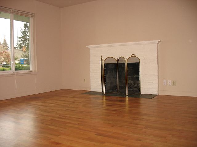 2nd image of 10419 11th Ave SW