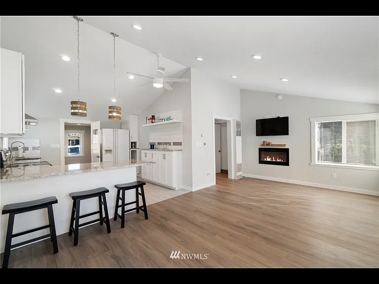 10924 SE 304th St — Photo 5