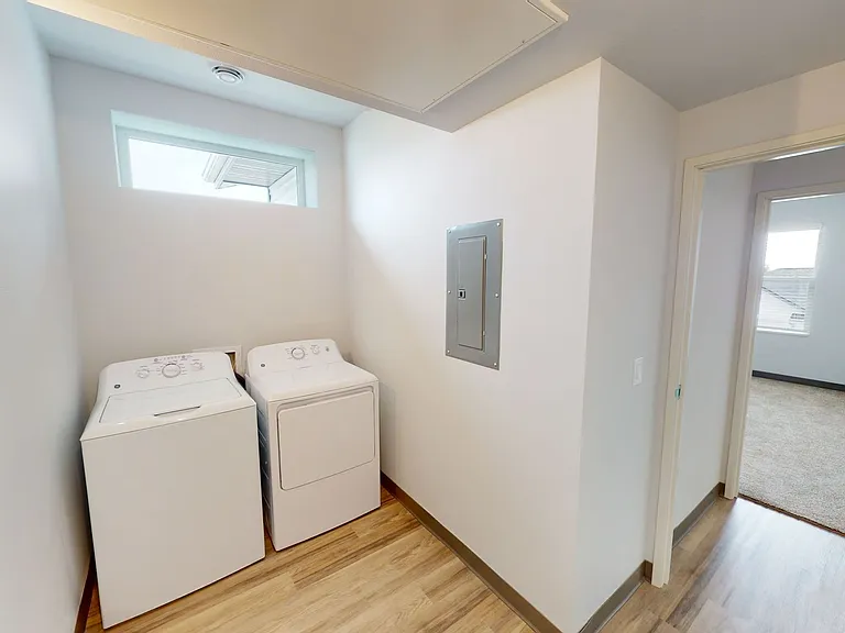 1030 Ida Pl — Photo 5
