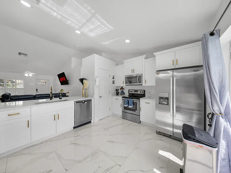 3825 SW 11th Ave — Photo 19