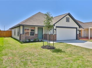 1210 Highgarden Dr, Navasota, TX 77868