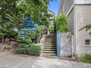 952 N 35th St APT 303, Seattle, WA 98103