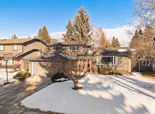 612 S Willoughby Cres SE, Calgary, AB T2J 2A1