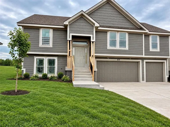 511 Skyview Ln, Liberty, MO 64068