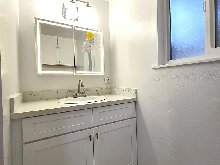 1316 Bellevue Way SE — Photo 14