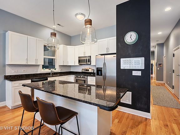4th image of 2240 W North Ave Unit 2W