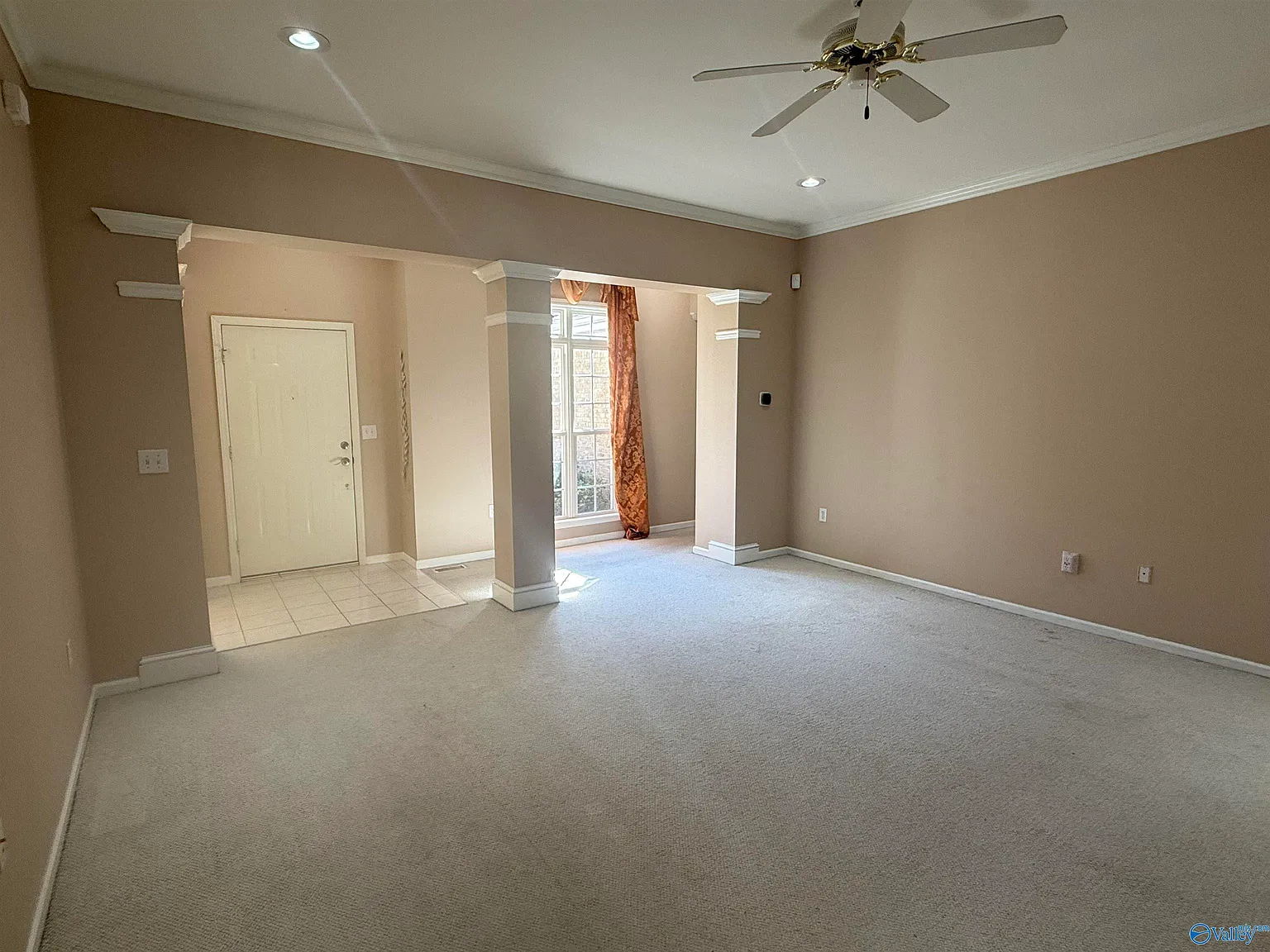 3 bed, 2.0 bath, 1895 sqft, $1,995 — Photo 3
