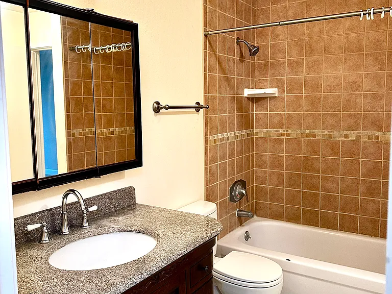 320 Auburn Way — Photo 11