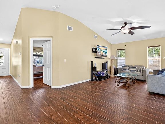 5th image of 1429 Laredo Ave