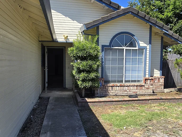 5987 Arabian Pl — Photo 1
