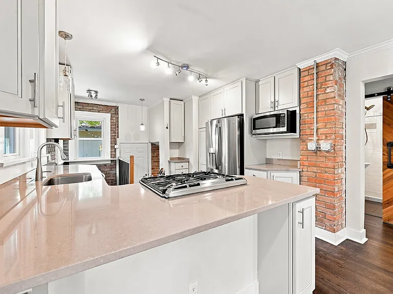 2630 N York St — Photo 8