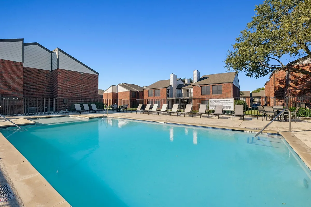 Building Photo - Rustic Oaks