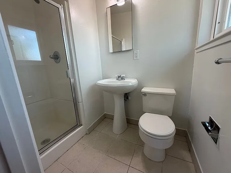 8945 Fashion Dr — Photo 25
