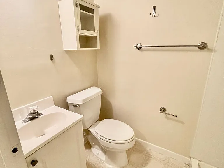 6976 NE Stanton St — Photo 37