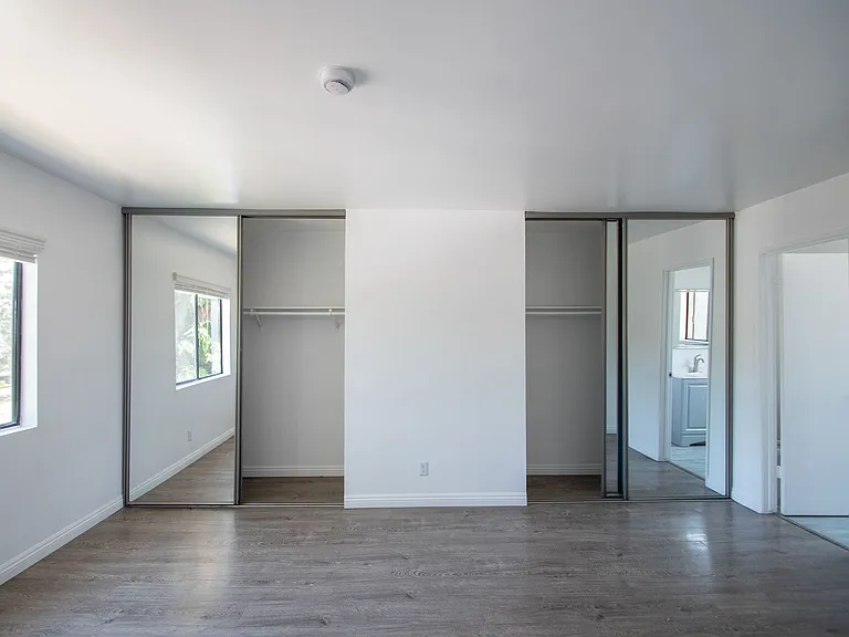15128-44 Burbank Blvd — Photo 43