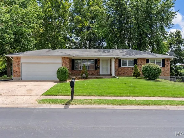 1520 Huncker Dr, Saint Charles, MO 63301