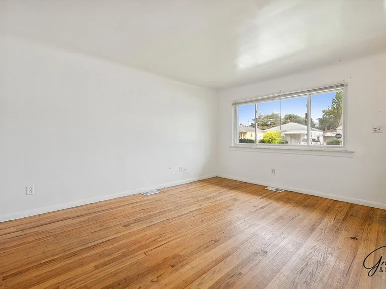 22843 Lambrecht Ave — Photo 13