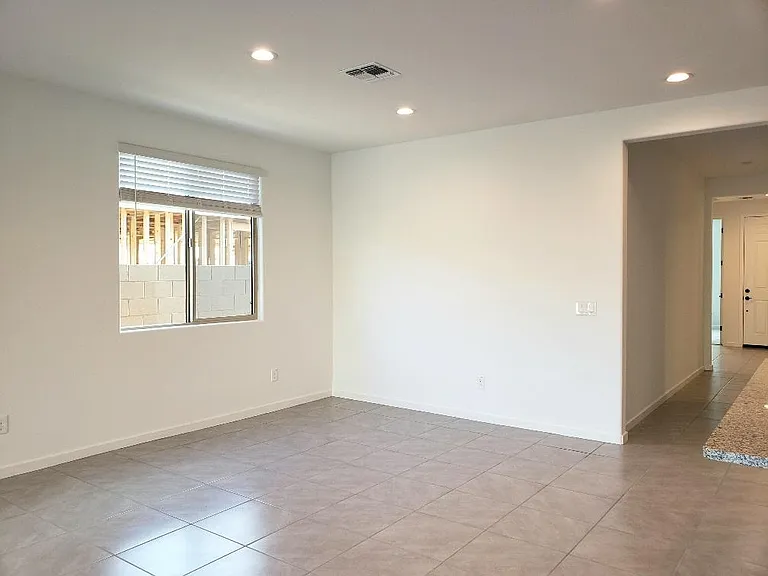 15684 W Jackson St — Photo 7