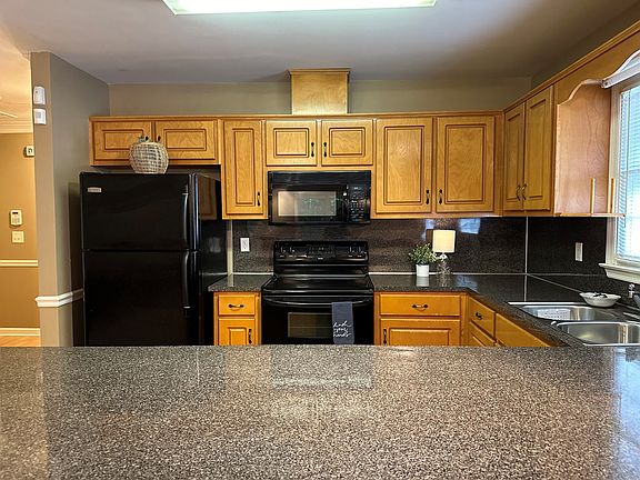 2nd image of 3814 Holland Ct
