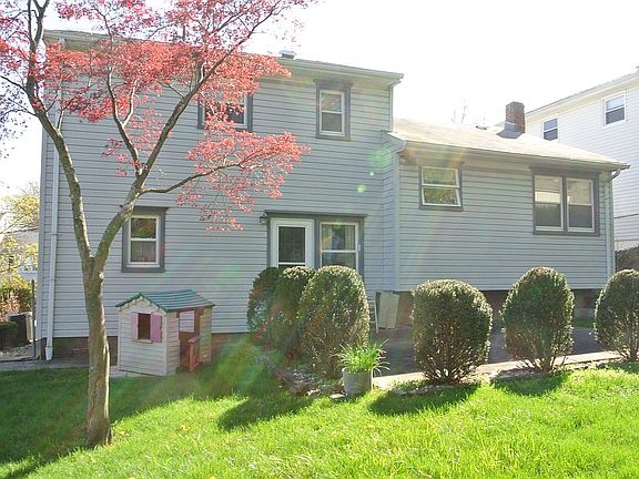 4th image of 14 Carrie Ct