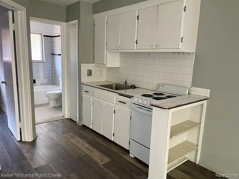 474 W Marshall St — Photo 4
