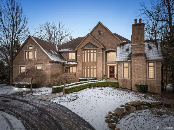 2448 Heronwood Dr, Bloomfield Hills, MI 48302