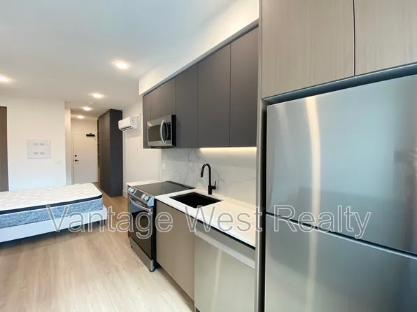 720 Klo Rd, Kelowna, BC