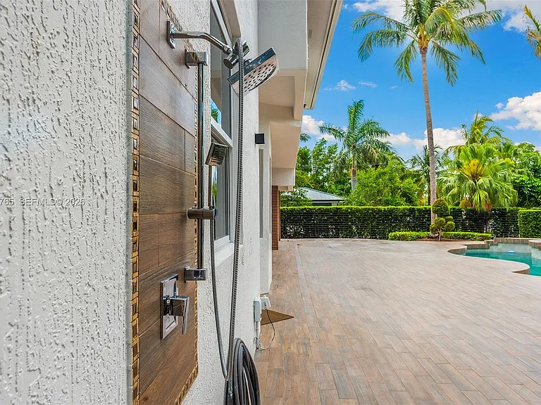 552 Palm Dr — Photo 64