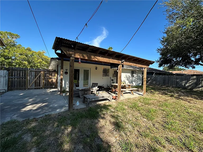 1213 Montreal Dr — Photo 30