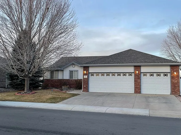 124 Rock Bridge Dr — Photo 1