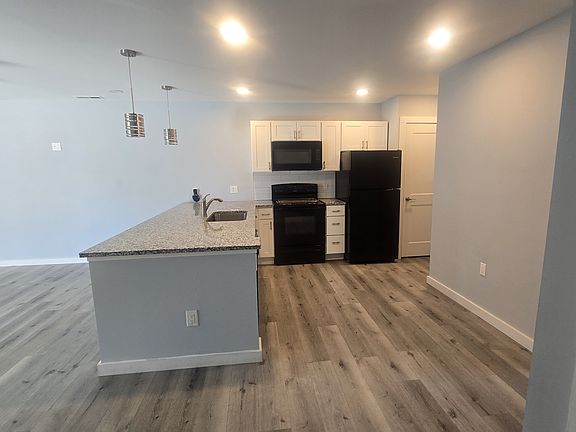 2nd image of 301 E Wayne Ave #B
