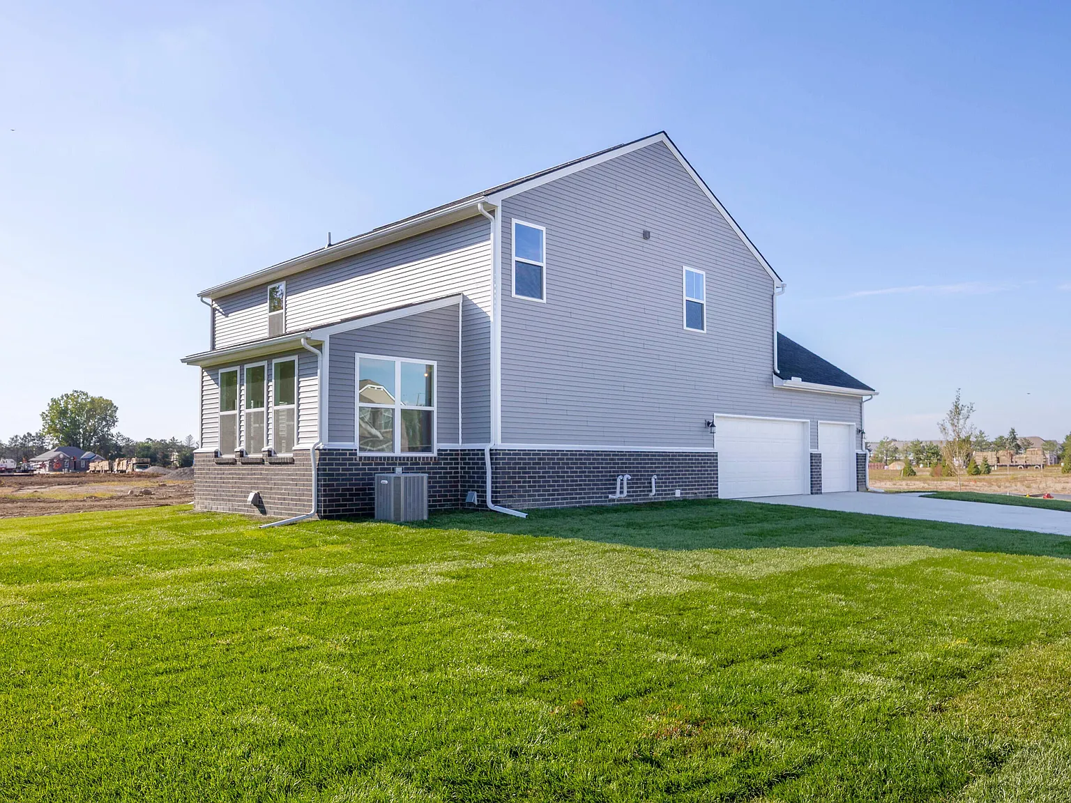 5 bed, 3.0 bath, 2790 sqft, $4,200 — Photo 4