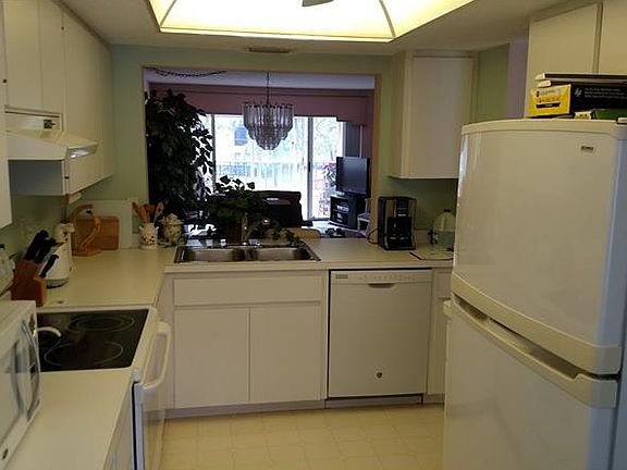 4th image of 5286 Wedgewood Ln #44