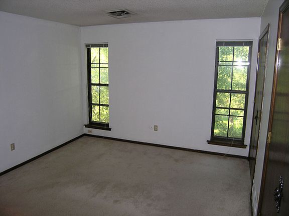 2 bathrooms on bedroom level