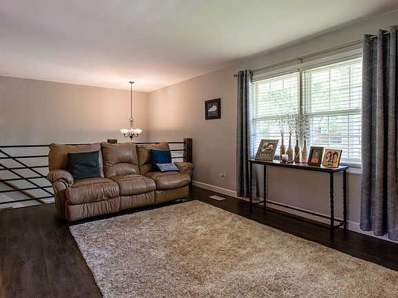 4th image of 7866 Marywood Dr