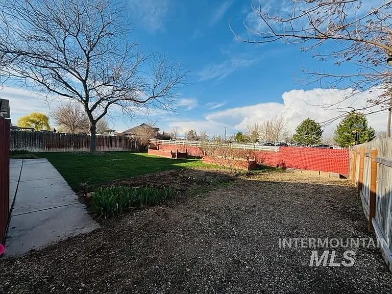 7034 E Canterbury Ln — Photo 24