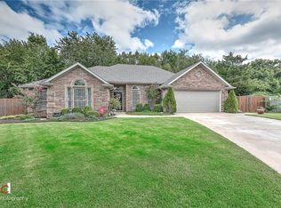 44 N Ridge Dr, Farmington, AR 72730