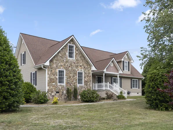 209 N Pointe Dr, Louisburg, NC 27549