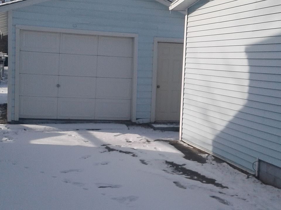 2nd image of 1109 S Jackson St
