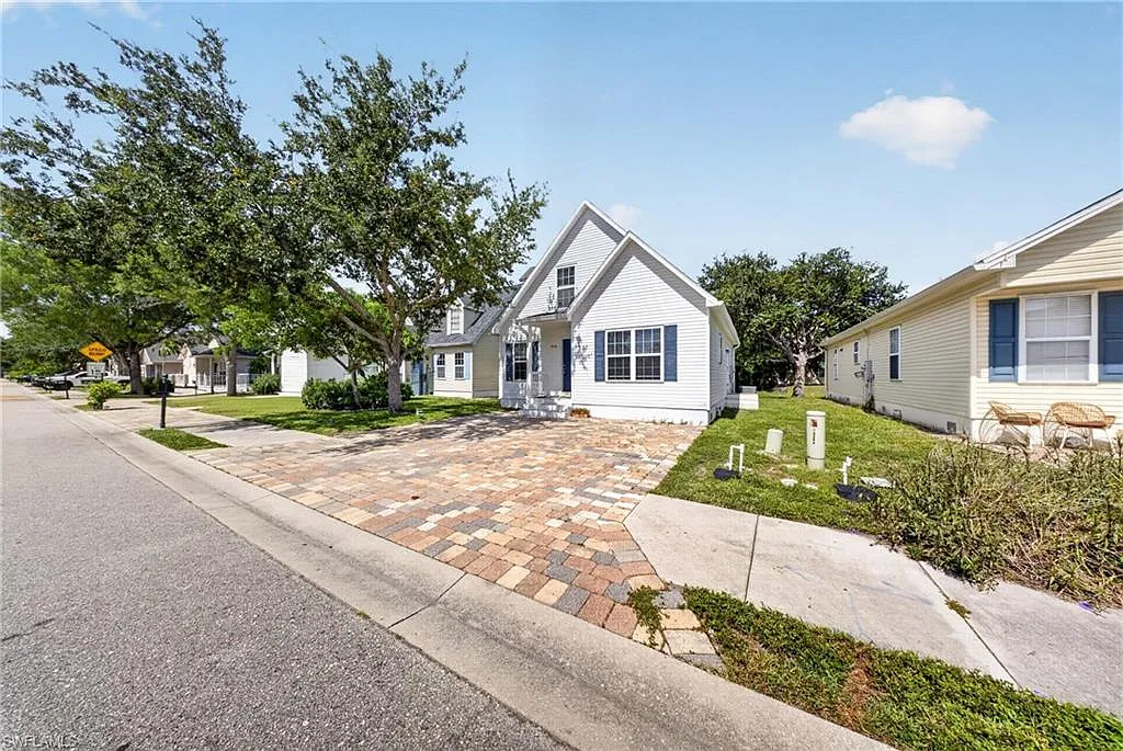 3 bed, 2.5 bath, 1469 sqft, $2,350 — Photo 1