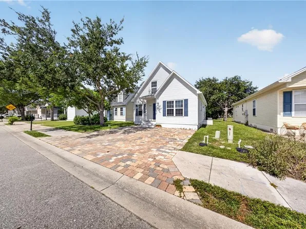 250 Leawood Cir, Naples, FL 34104