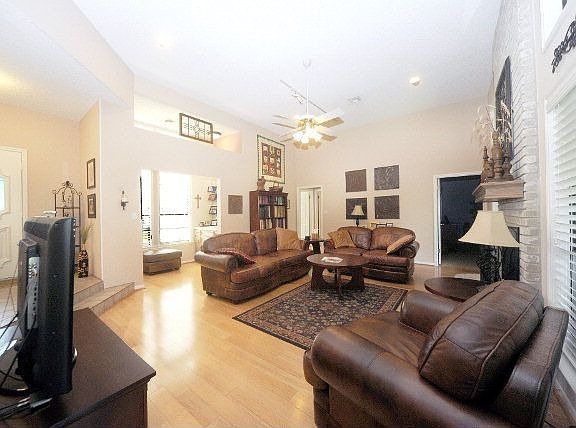 5th image of 210 Woodridge Dr