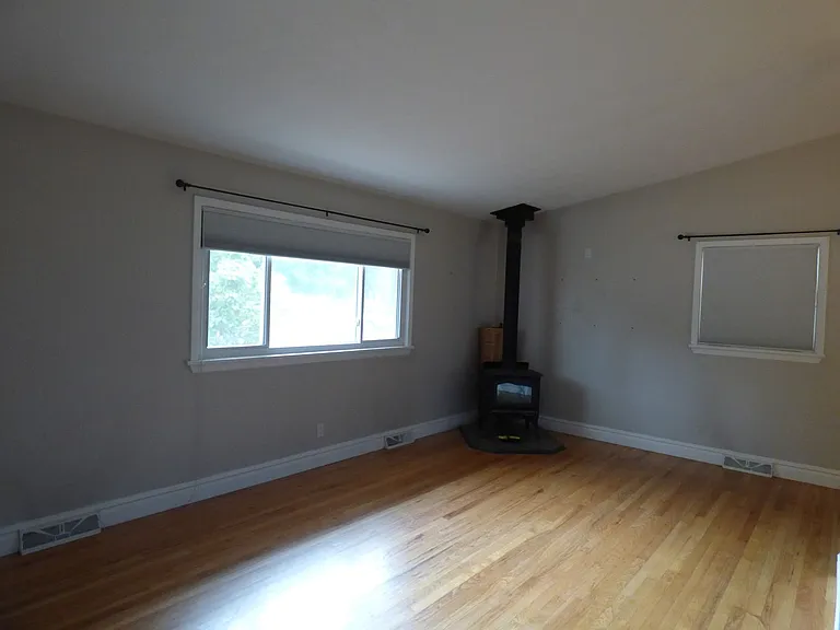 1327 Aspen St — Photo 3