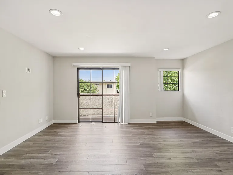 626 E Verdugo Ave #L — Photo 6